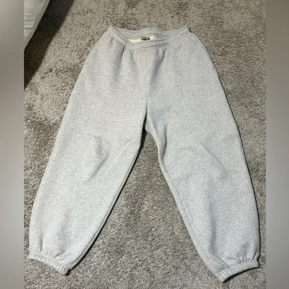 EUC Skims Heavyweight Fleece Oversized Joggers in Light Heather Grey. Large - Picture 11 of 16